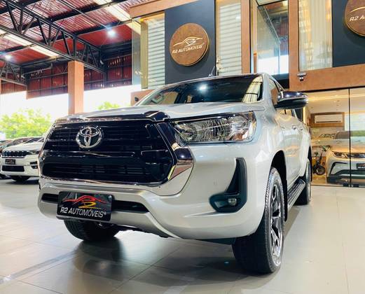 TOYOTA HILUX 2.8 D-4D TURBO DIESEL CD SRV 4X4 AUTOMÁTICO